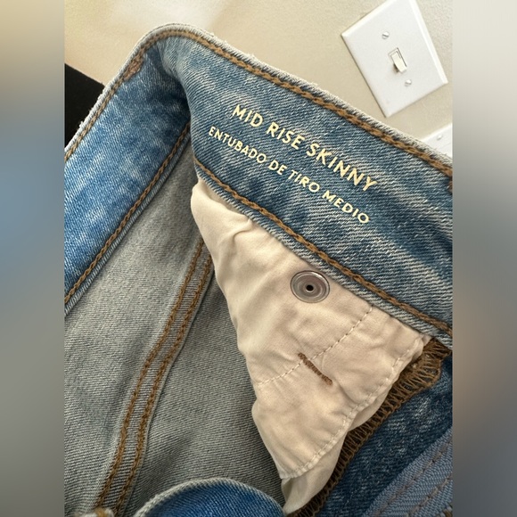 Universal Thread Distressed Ripped Light Wash Jean - Picture 2 of 4